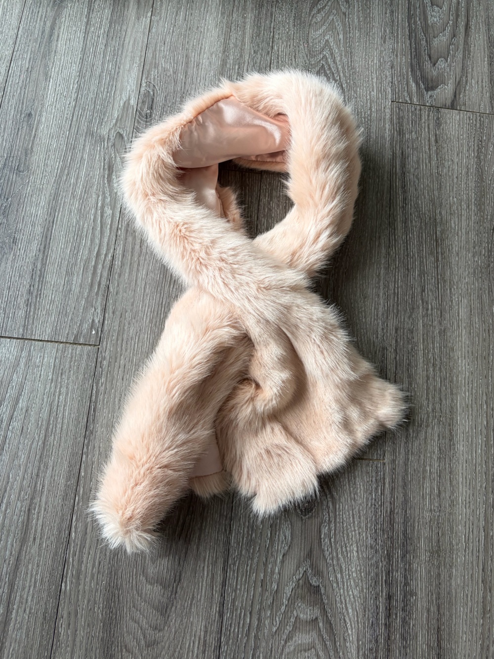 NWT BANANA REPUBLIC FAUX FUR SCARF